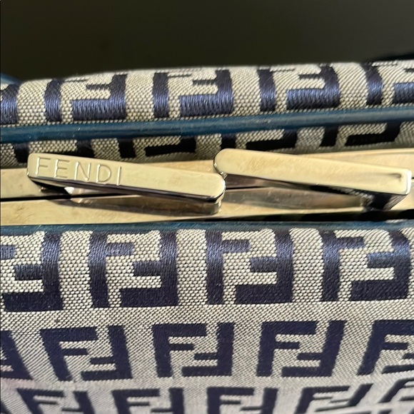 Fendi Zucchino Vintage Kiss Lock Closure Shoulder Bag EUC - Picture 9 of 16